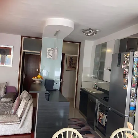 Pink Wave Apartment Split